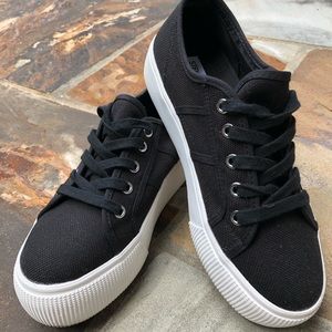 STEVE MADDEN SNEAKERS 🖤🤍🖤🤍